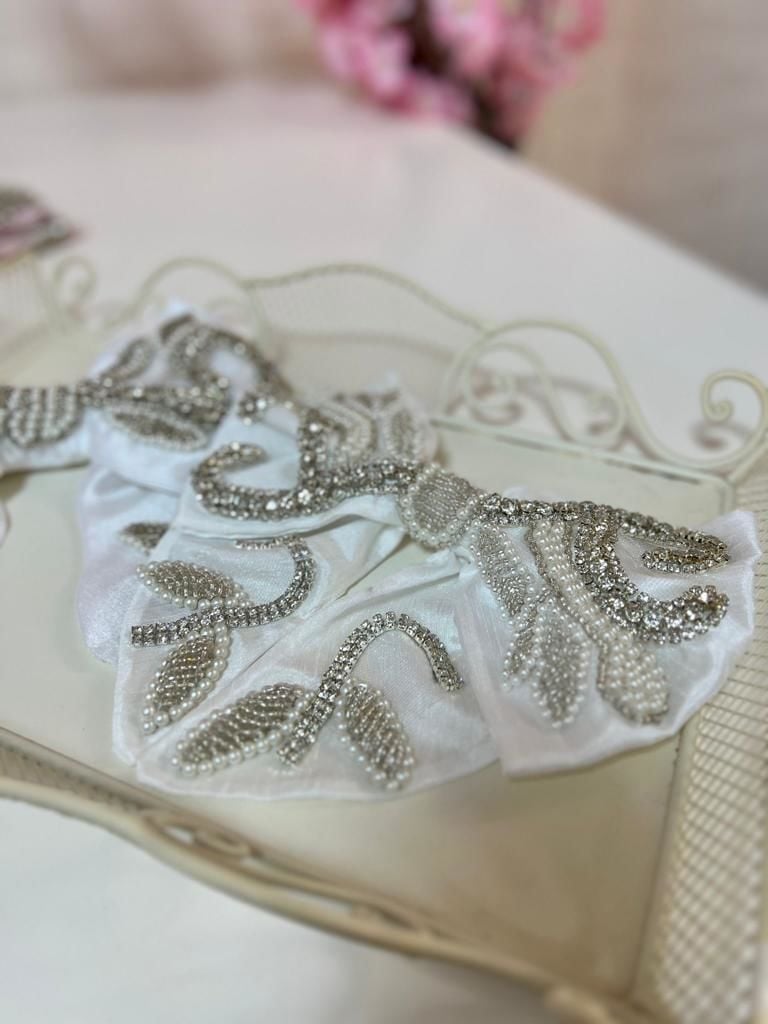 White Rhinestone Bow 8 İnç Clips