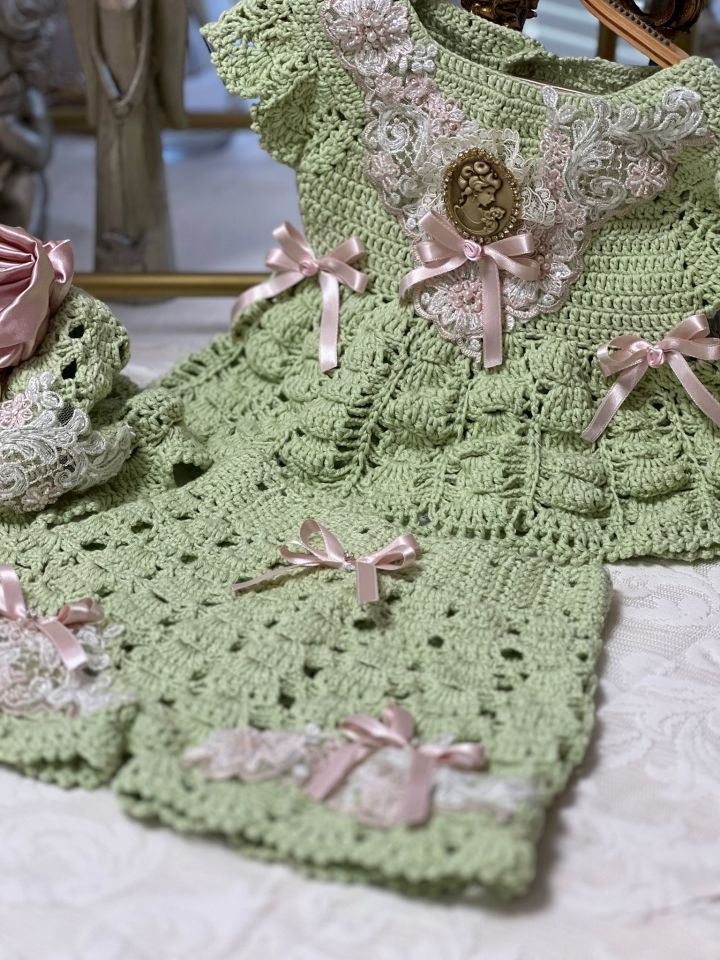 Light Green Knitting Set