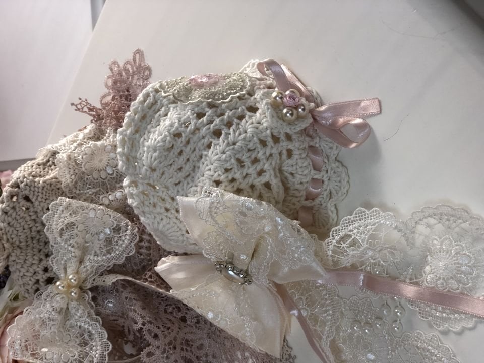 Vintage bonnet