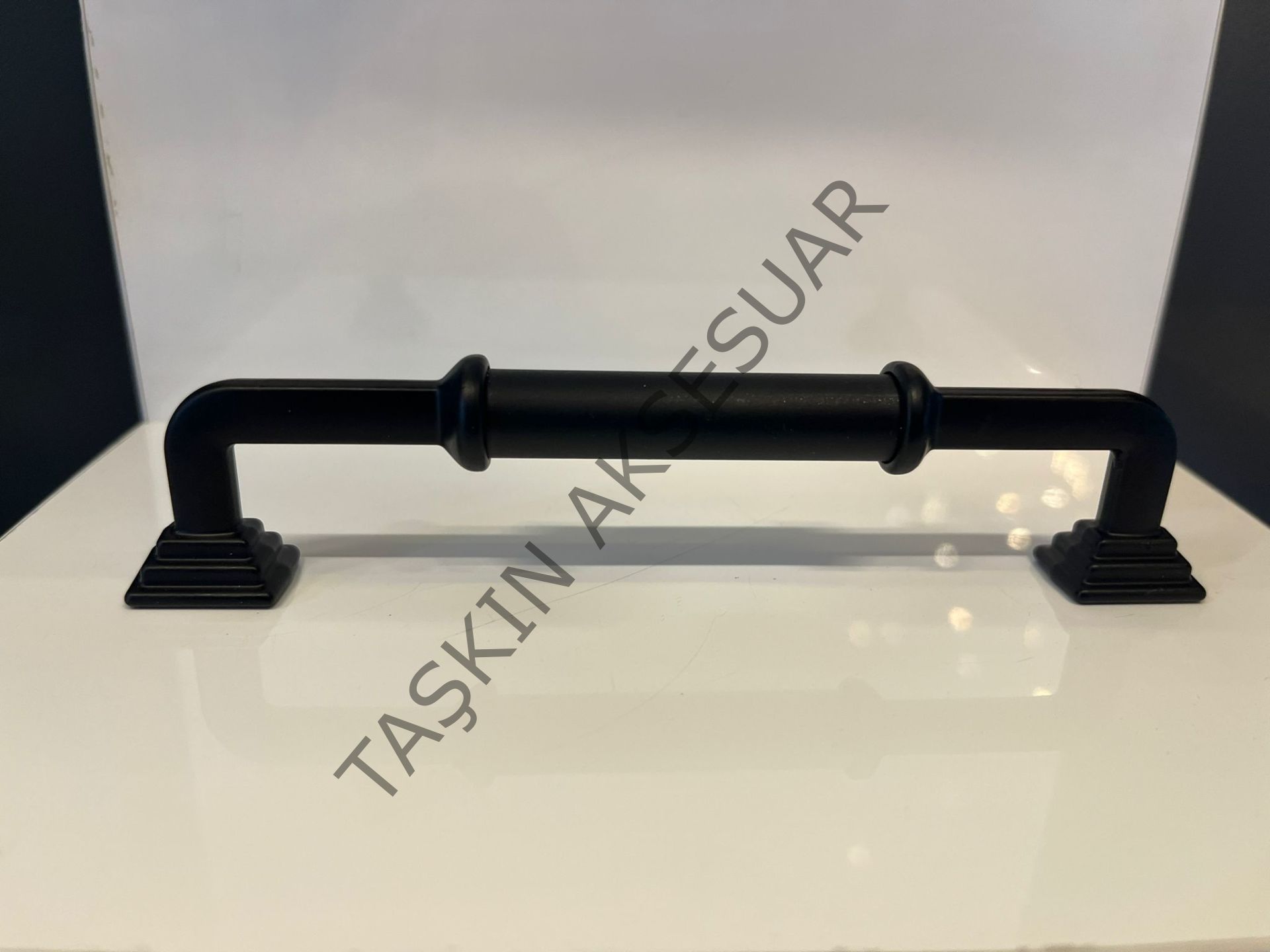 Piramit Metal Kulp 128-160-192mm Mat Siyah Modern Mobilya Kulbu Dolap Çekmece Kapak Tv Ünite Komidin Şifonyer