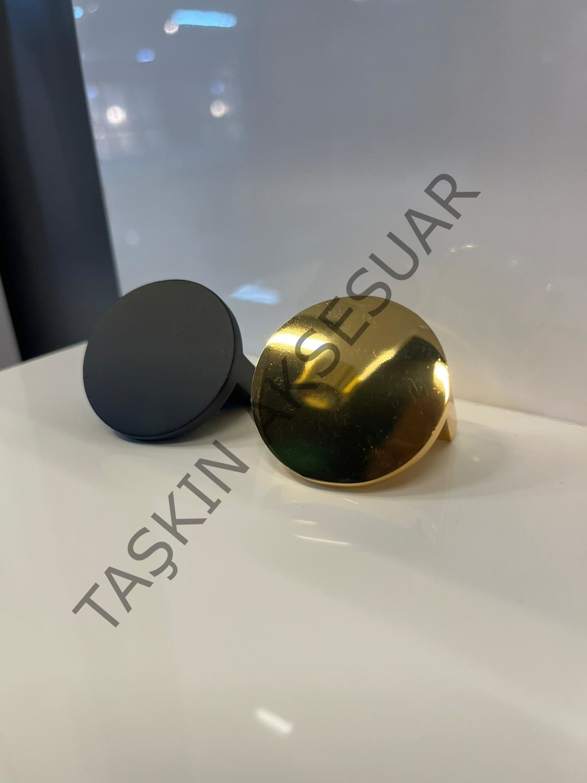 Flow Alfa Metal Kulp 32mm Mat Siyah Altın Modern Mobilya Kulbu Dolap Çekmece Kapak Tv Ünite Komidin Şifonyer