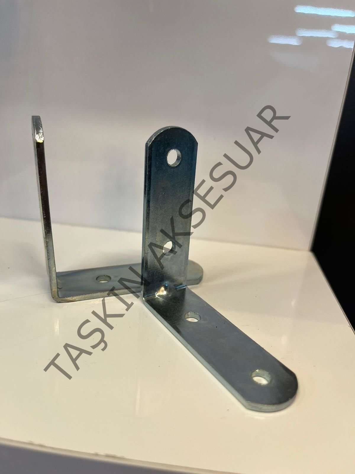 Metal L Gönye 20x60x60mm 4 Delikli 14no Köşebent Bağlantı Aparatı Dolap Demiri Mobilya