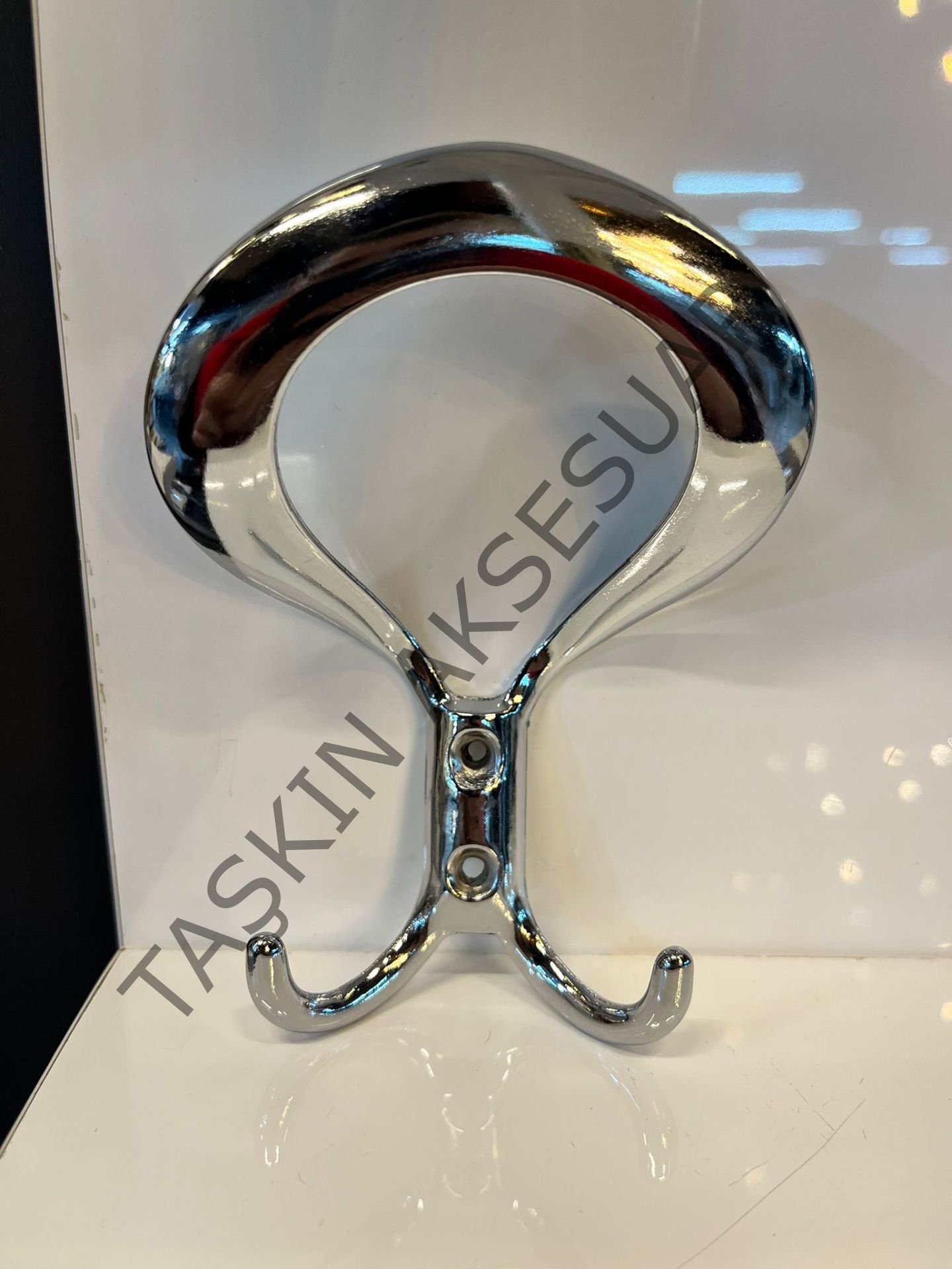 Üçgen Metal Askılık Büyük Portmanto Askısı Krom Dolap Modern Mobilya Vestiyer Askı