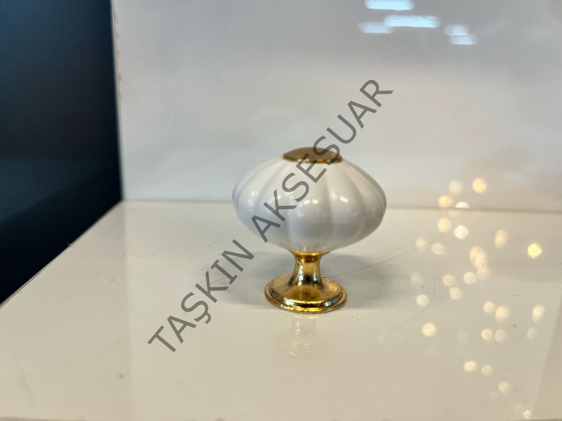 Kristal Papatya Metal Düğme Kulp Altın Beyaz Dolap Kapak Çekmece Komidin Tv Ünite Modern Mobilya Kulbu Tek Delikli