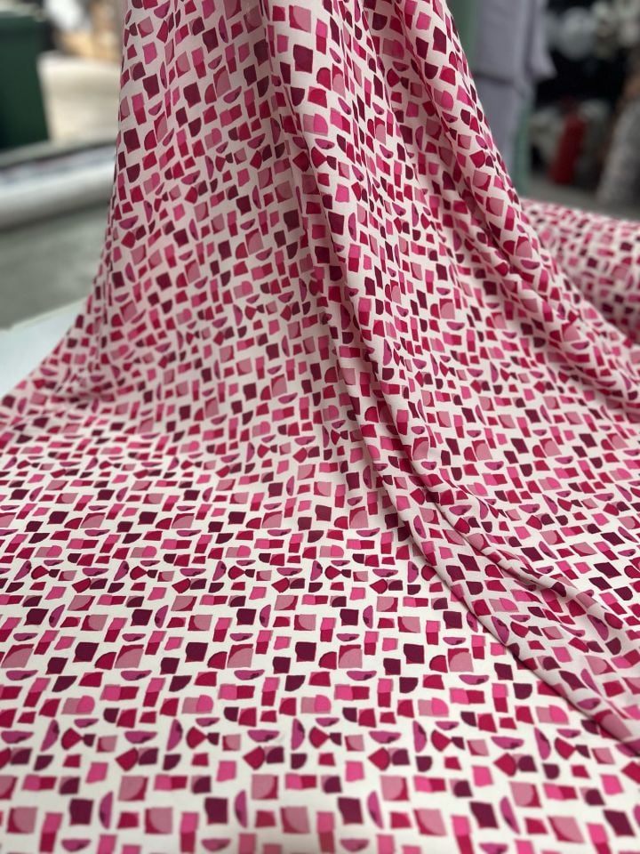 PINK queen krep