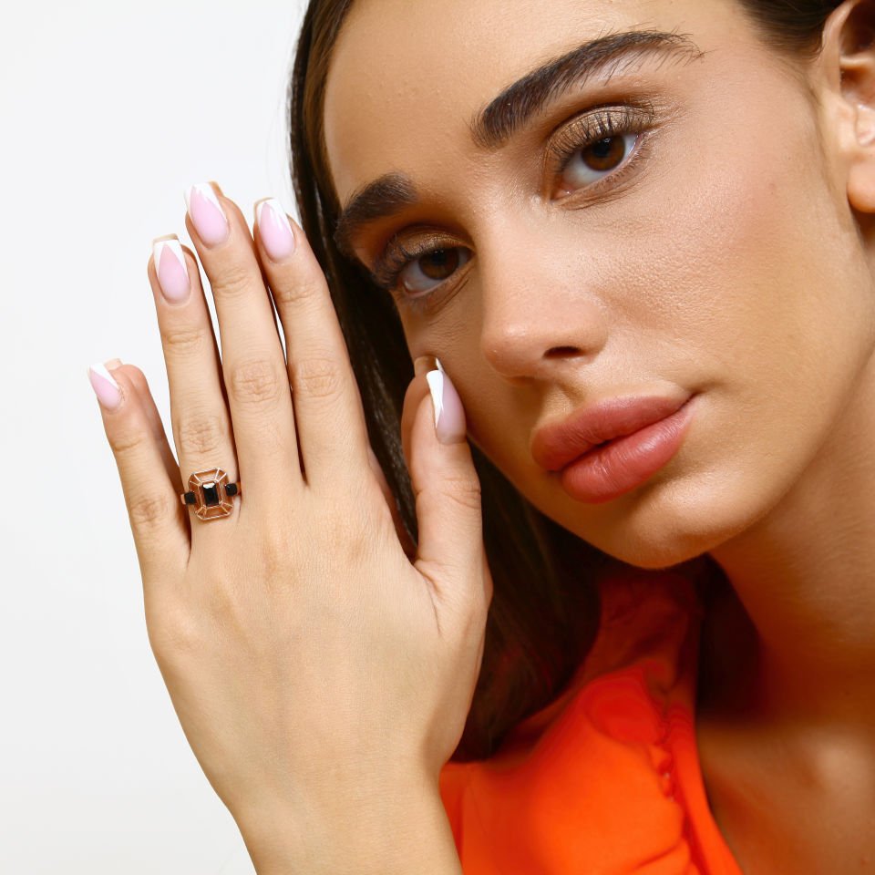 BLACK SQUARED RING