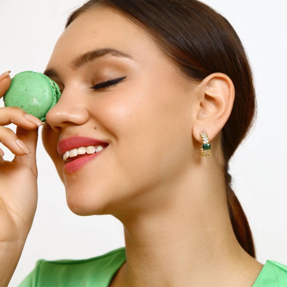 GREEN DAPHNE