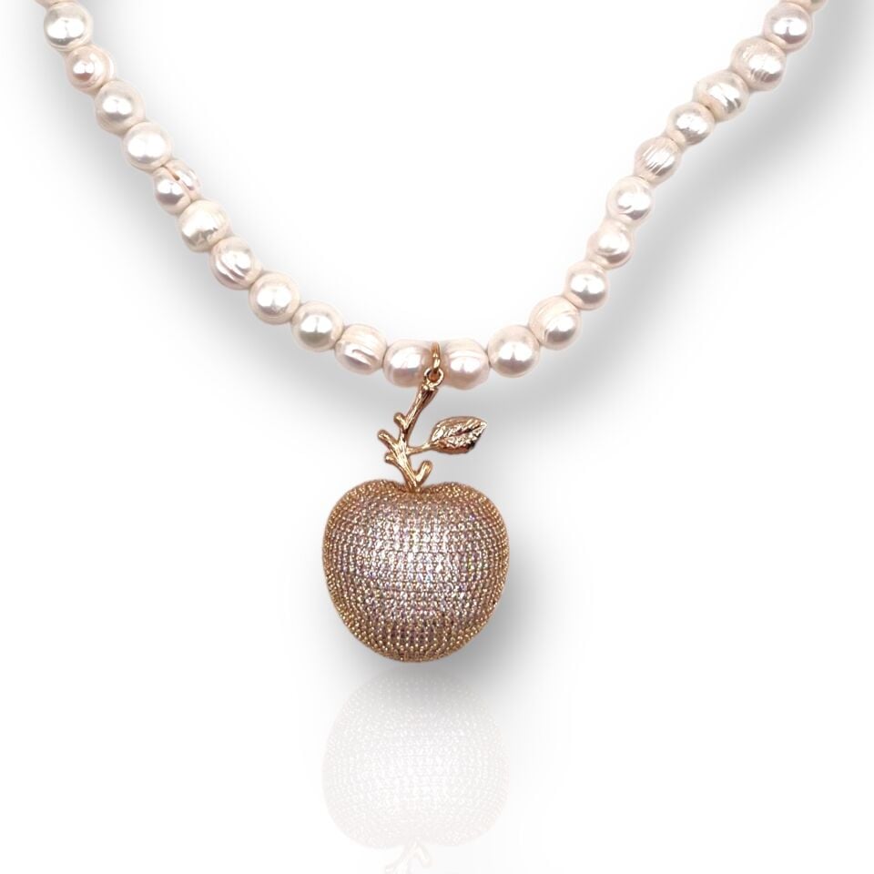 APPLE WITH PEARLS