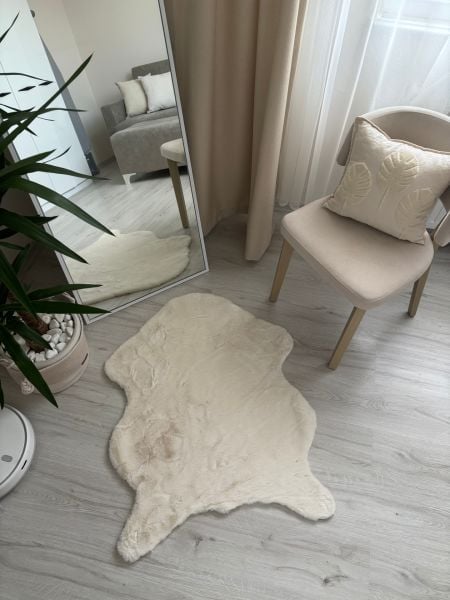 %100 İthal Tavşan Tüyü Post Peluş Krem Halı 75x90cm