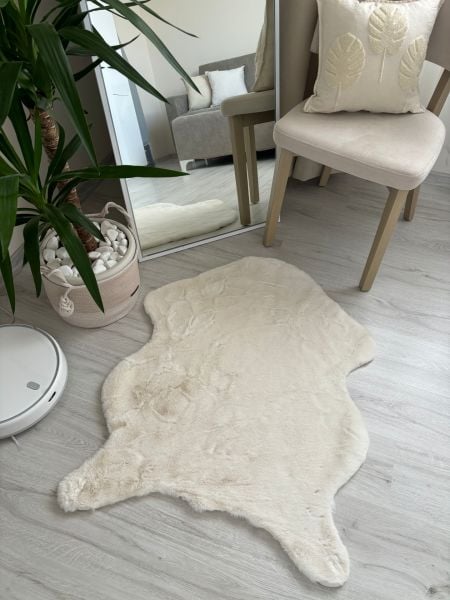 %100 İthal Tavşan Tüyü Post Peluş Krem Halı 75x90cm