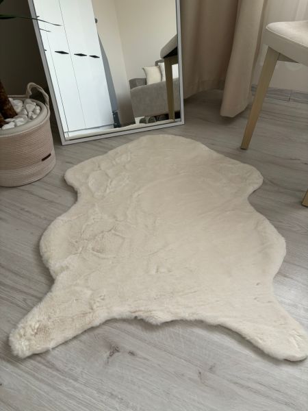 %100 İthal Tavşan Tüyü Post Peluş Krem Halı 75x90cm