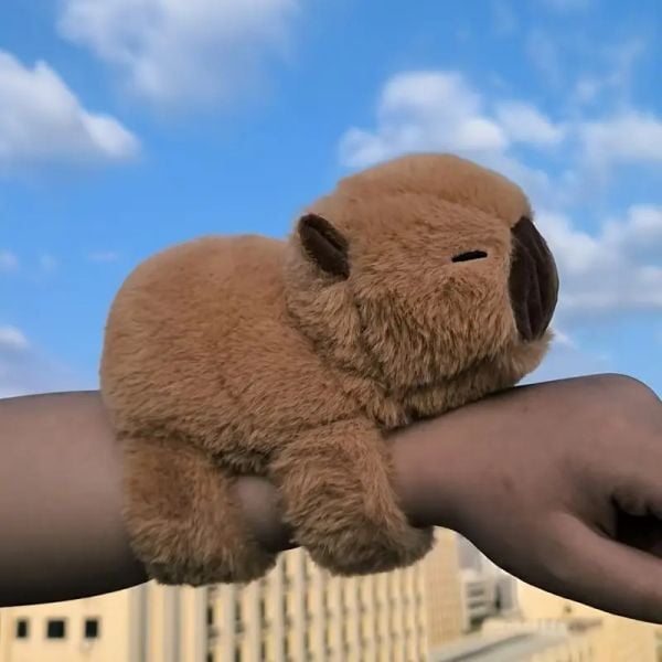 Sevimli Kapibara Peluş Bileklik Hediyelik Bileklik Capybara Kahverengi Peluş 16cm Oyuncak