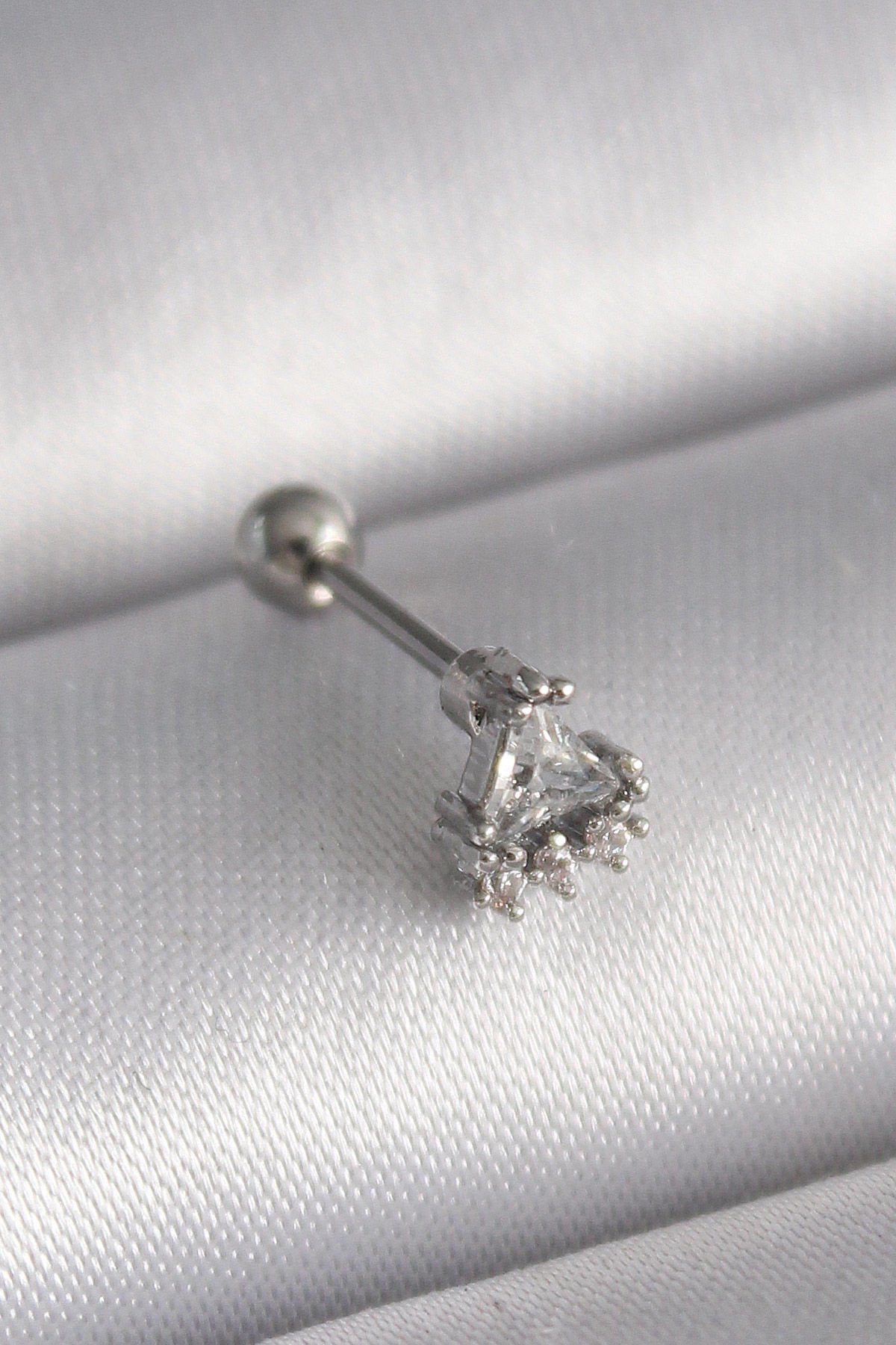 Gümüş Üçgen Zirkon Taşlı Tragus Piercing - 316L Çelik