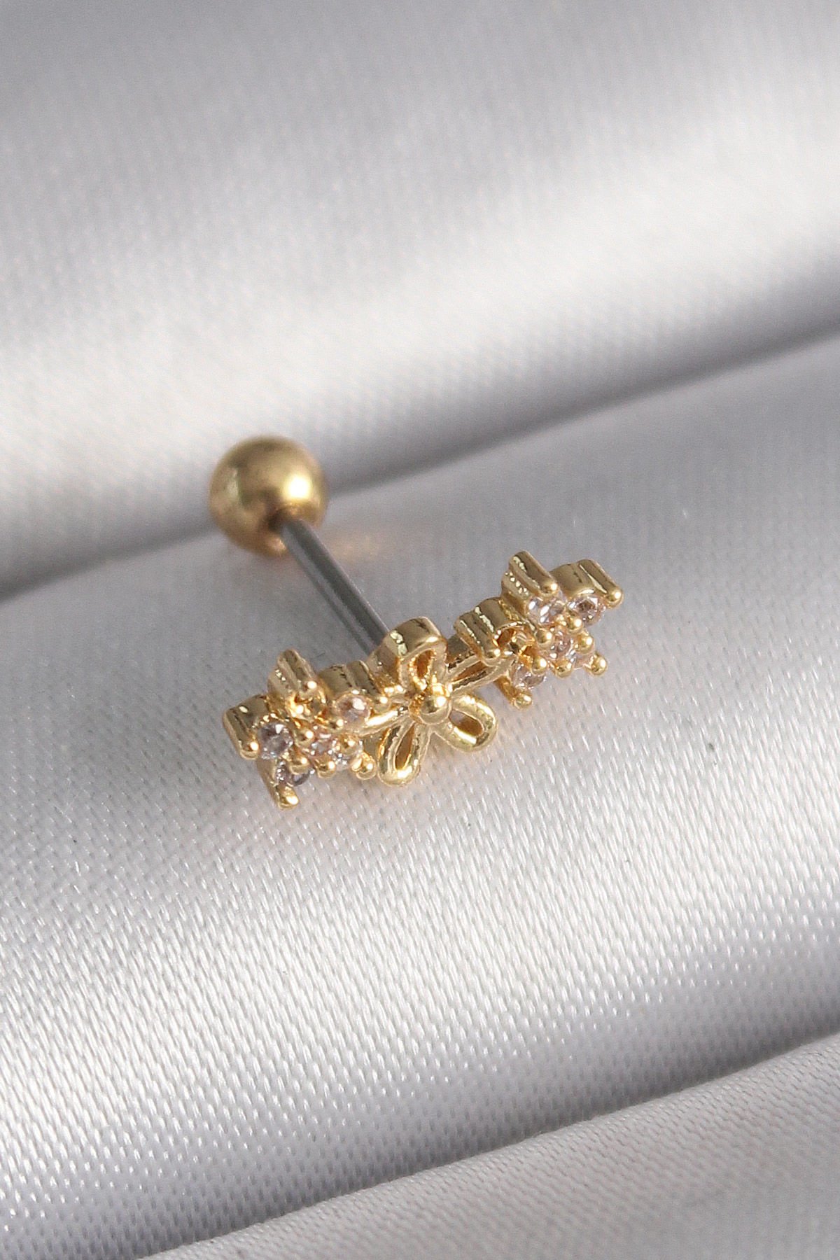 Gold Zirkon Taşlı Çiçek Tragus Piercing - 316L Çelik