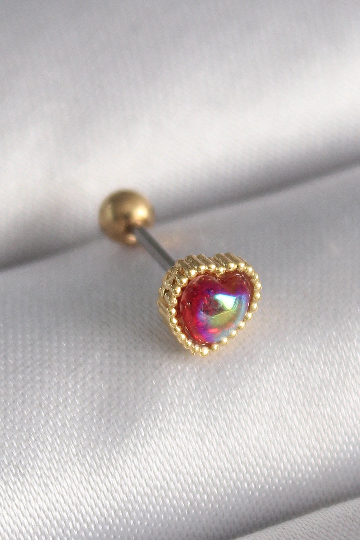 Gold Kırmızı Mineli Kalp Tragus Piercing - 316L Çelik