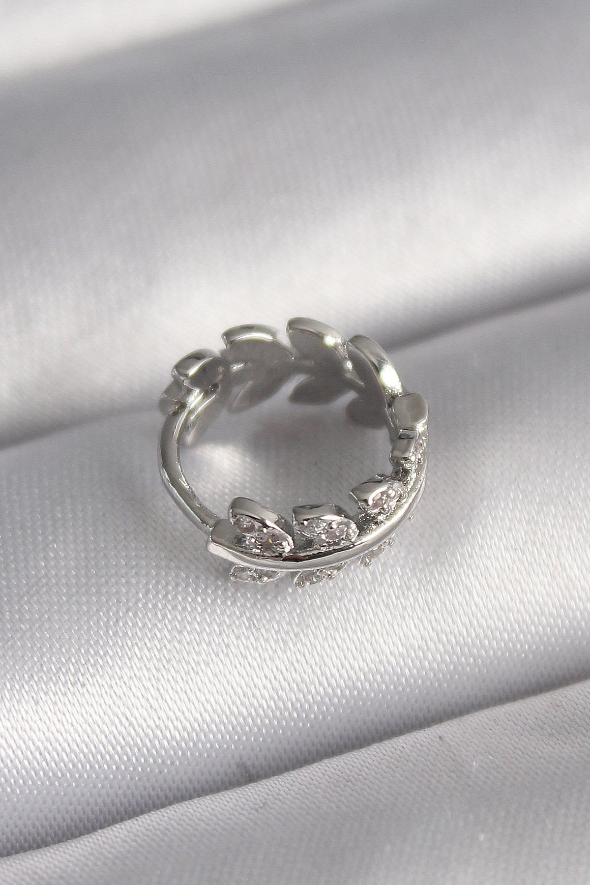 Gümüş Zirkon Taşlı Yaprak Tragus Piercing - 316L Çelik