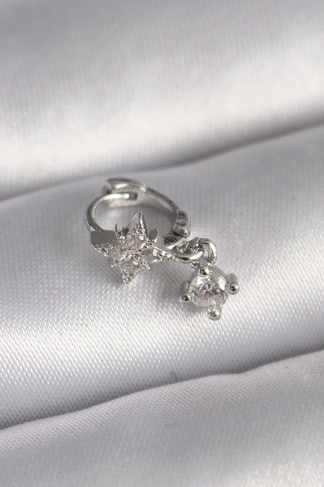 Gümüş Zirkon Taşlı Çiçek Tragus Piercing - 316L Çelik