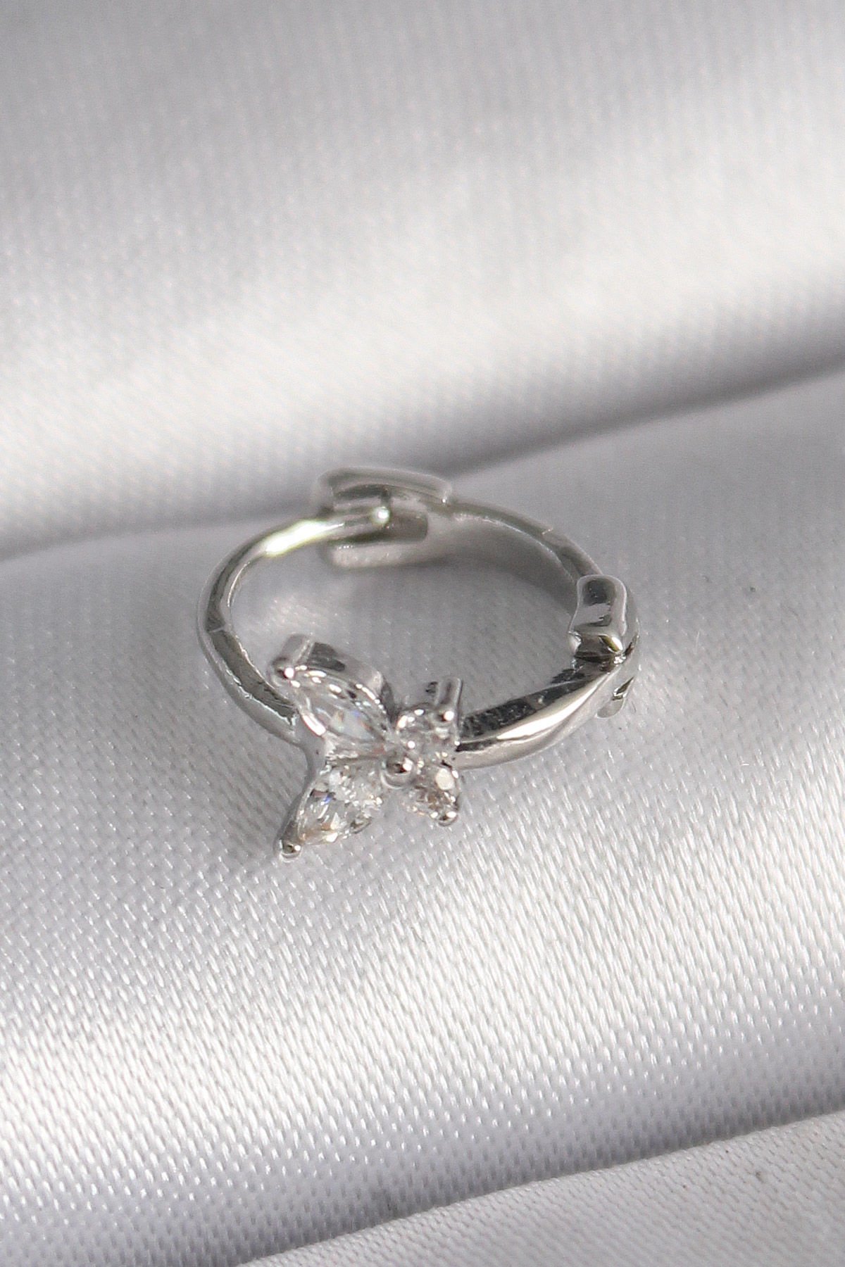 Gümüş Zirkon Taşlı Kelebek  Tragus Piercing - 316L Çelik