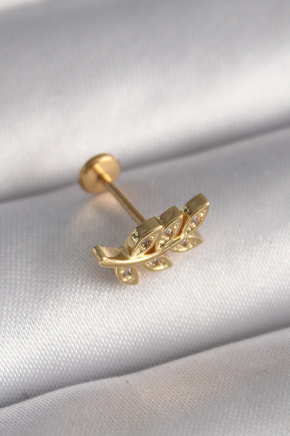Gold Yaprak Model  Zirkon Tragus Piercing - 316L Çelik