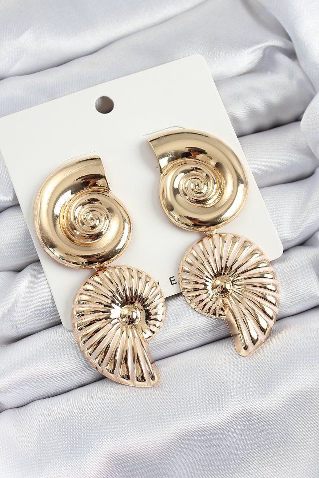 Pirinç Sarmal Sallantılı Deniz Kabuğu Vintage Model Gold Renk Küpe