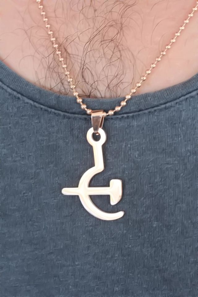 Rose Renk Metal Orak ve Balta Figürlü Erkek Kolye