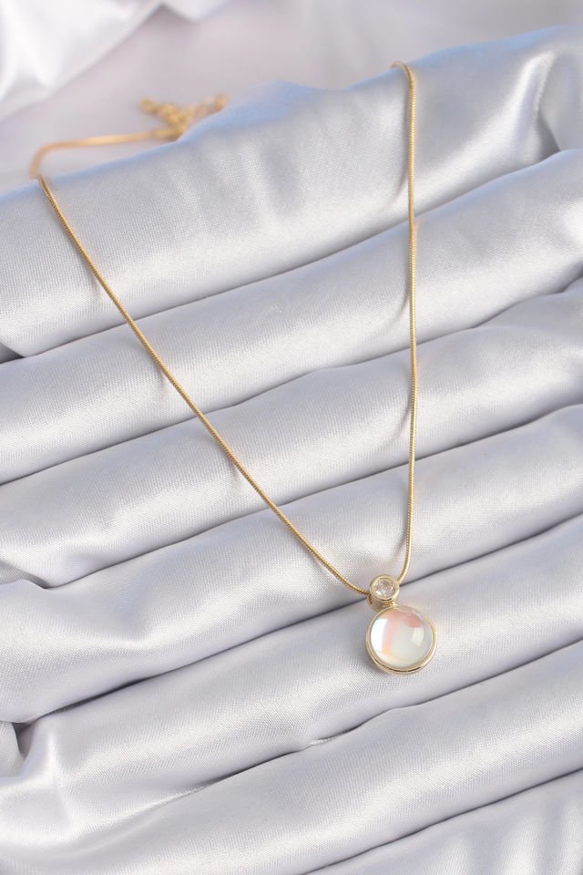 Kadın Gold Vintage Kolye – Beyaz Sedefli 316L Çelik Tasarım