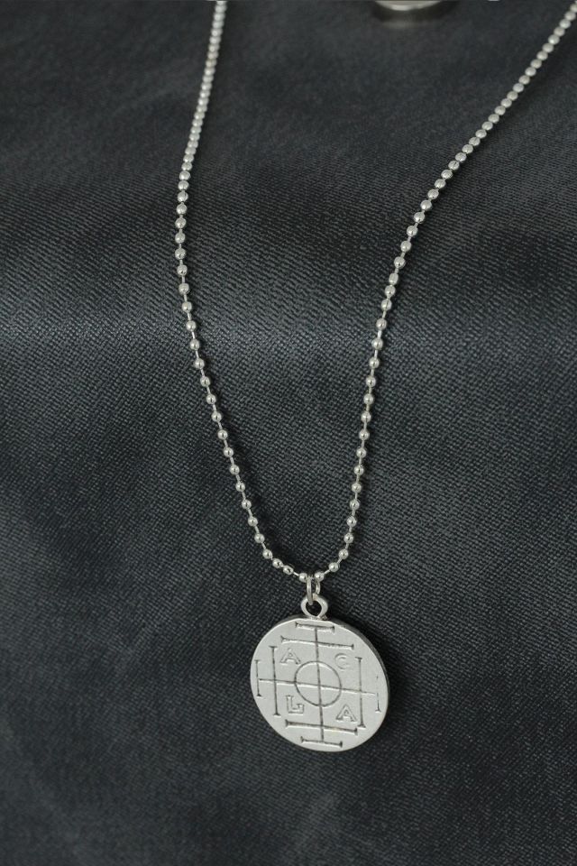 Madalyon Figürlü Metal Erkek Kolye