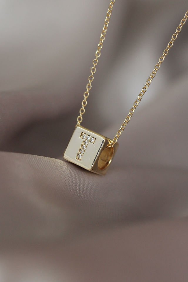 Gold Renkli Küp Model Zirkon Taşlı T Harfli Kolye