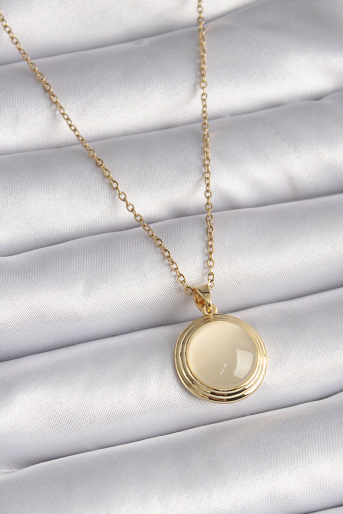 Beyaz  Gold Sedefli Daire Kolye