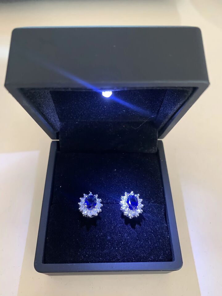 Safir Taşlı Küpe