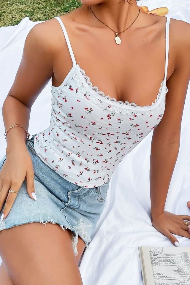 Bella Notte Beyaz Minimalist Kırmızı Lale Desenli Askılı Atlet A-7502