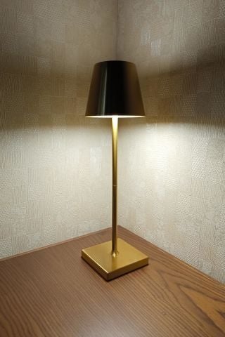 Cata İstanbul Masa Lambası Gold Renk Ct-8437 Uzunluk Ayarlı Tek Anahtarla 3 Renk