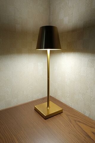 Cata İstanbul Masa Lambası Gold Renk Ct-8437 Uzunluk Ayarlı Tek Anahtarla 3 Renk