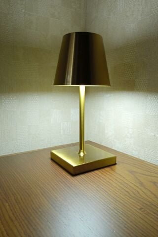 Cata İstanbul Masa Lambası Gold Renk Ct-8437 Uzunluk Ayarlı Tek Anahtarla 3 Renk