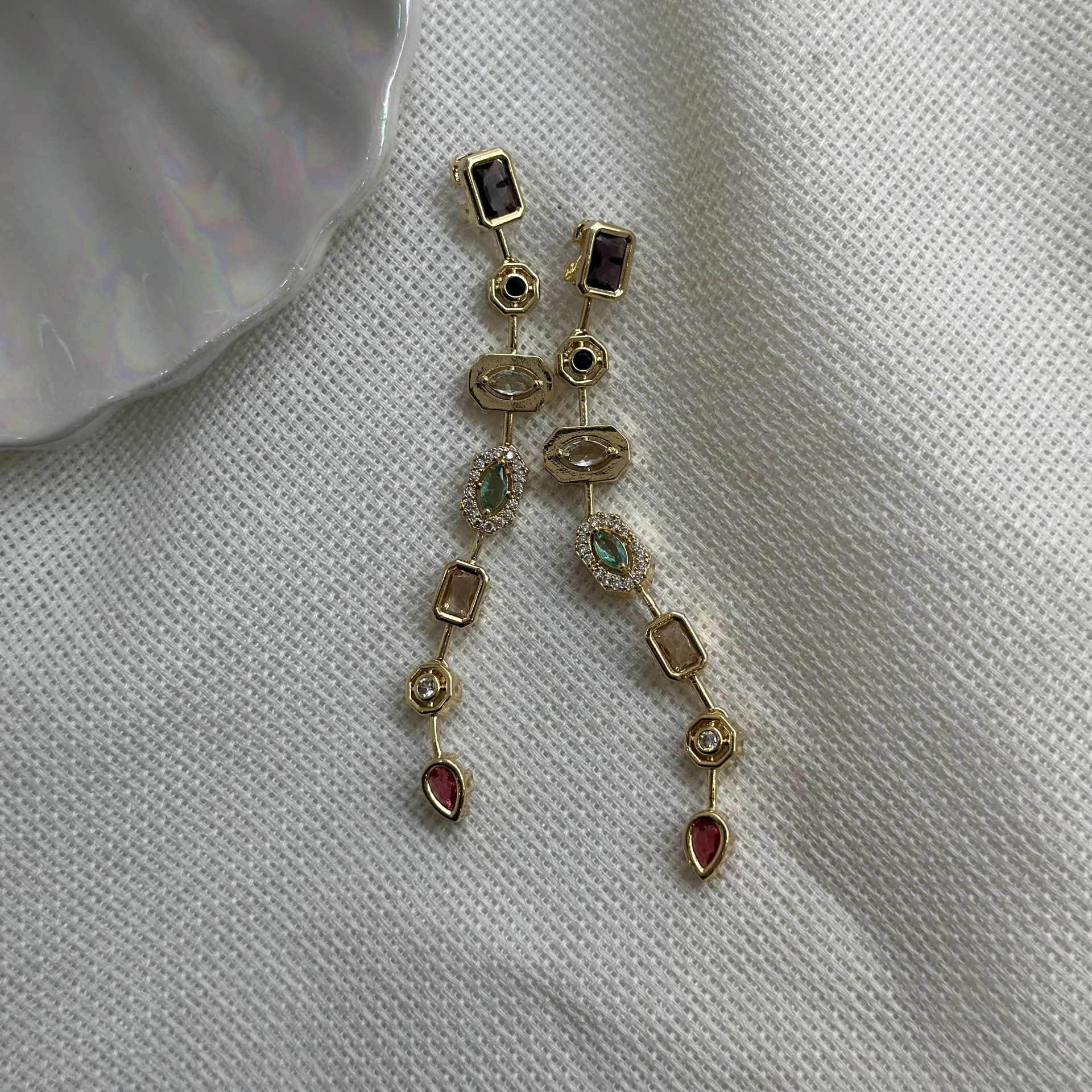 7 Element Sallanan Küpe ( Gold )