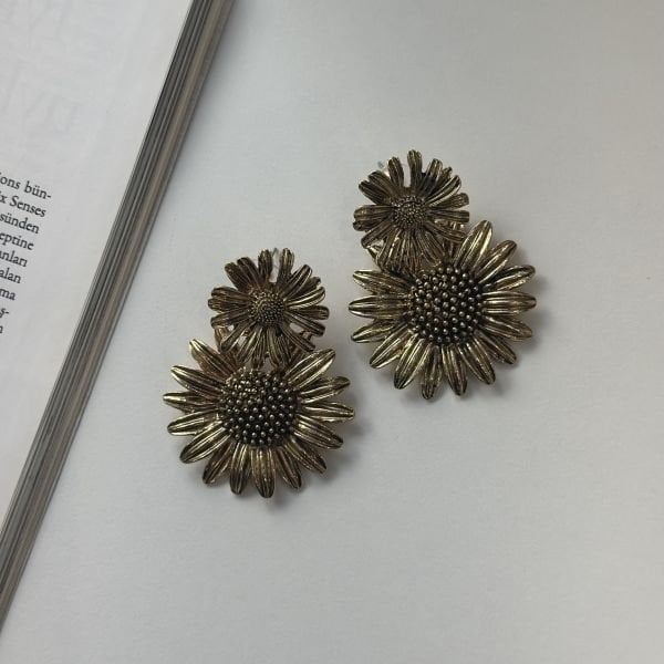 Eskitme Gold Rengi Ayçiçeği Sallantılı Küpe