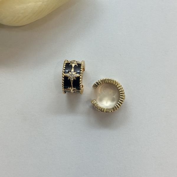 Siyah Gold Detaylı Mineli Kıkırdak Küpe