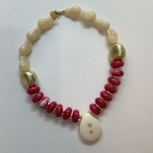 Pembe Boncuklu Gold Detaylı Kolye