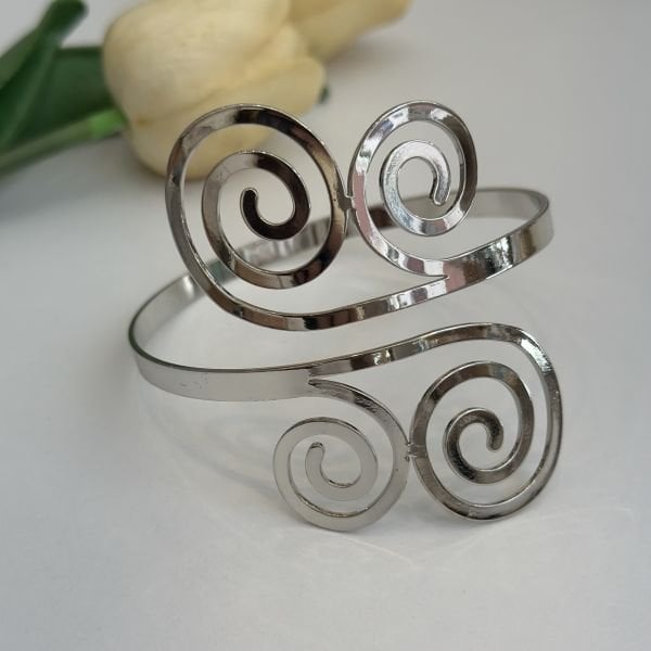 Dalgalı Desenli Silver Pazuluk