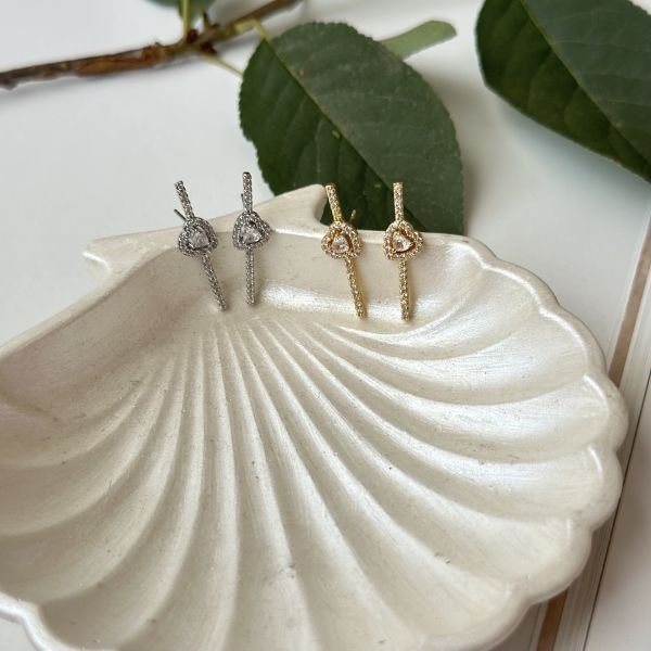 Zirkon Taşlı Kalp Detaylı Küpe
