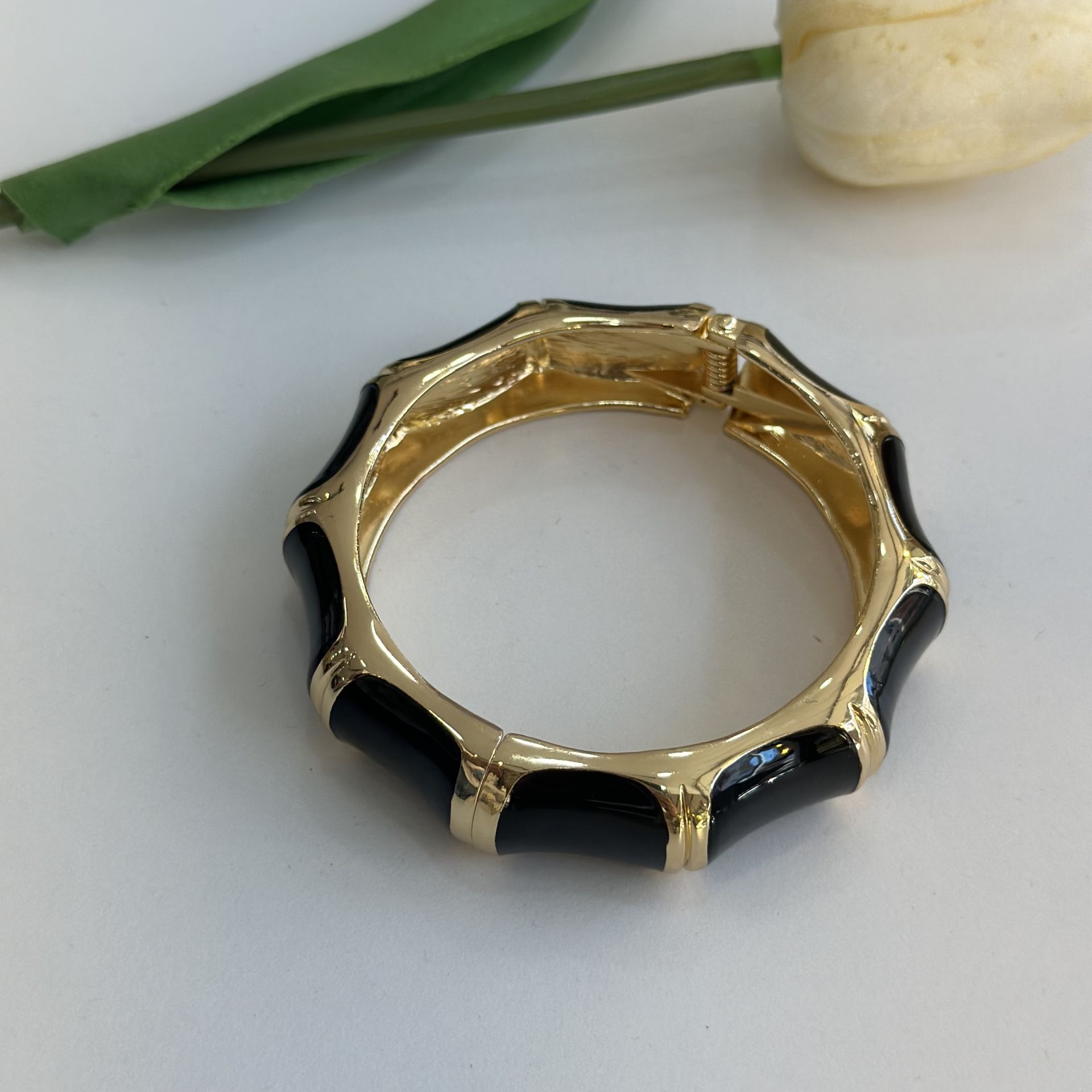 Kemik Model Gold-Siyah Mineli Plaka Kelepçe
