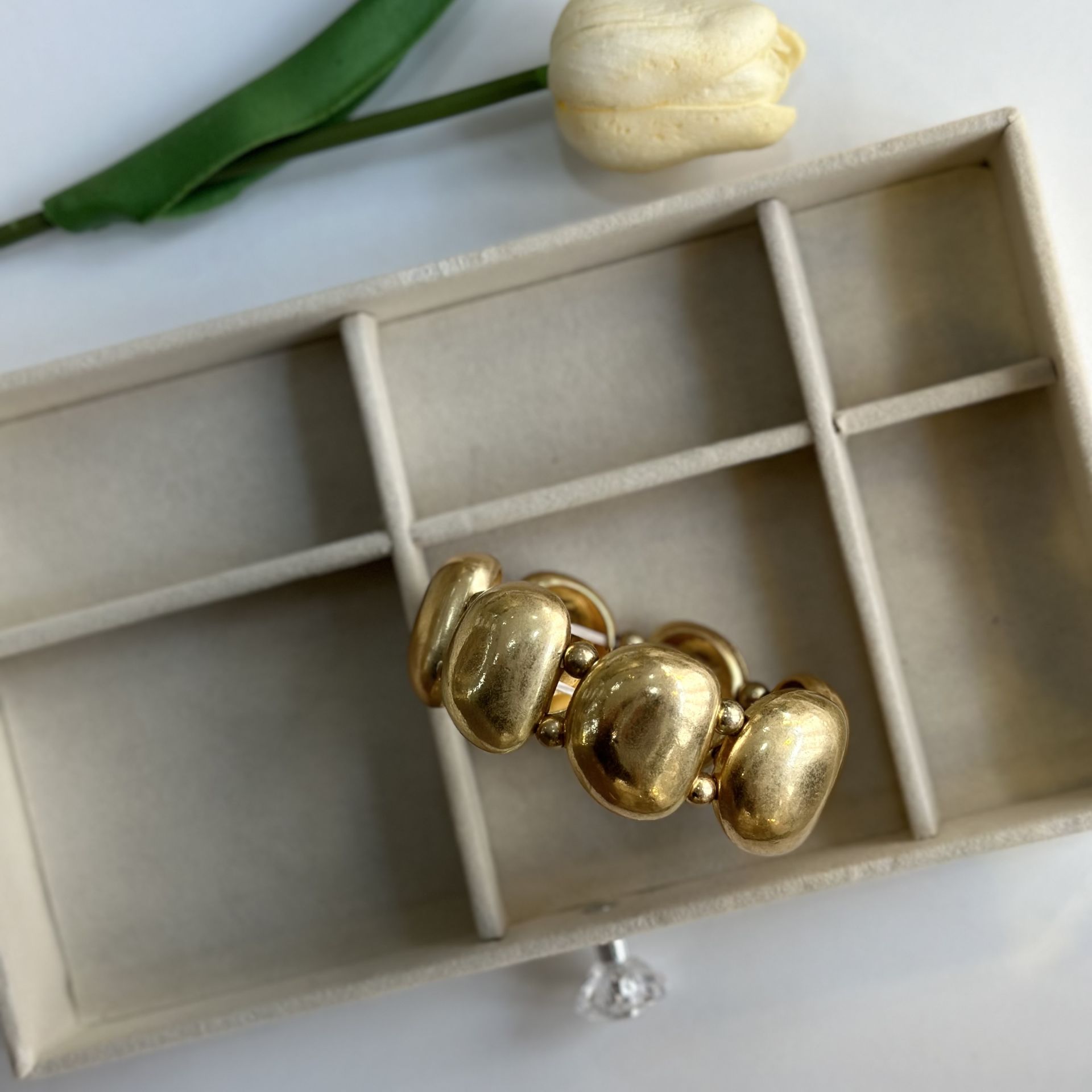 Mat Plaka Küçük Topçuklu Gold Bileklik
