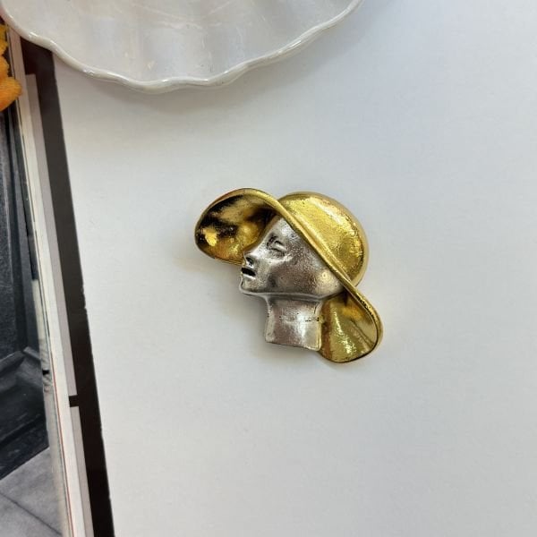 Gold-Silver Kadın Silüeti Broş