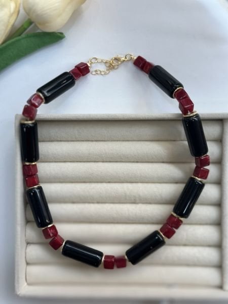 Siyah-Bordo Boru Boncuklu Kolye