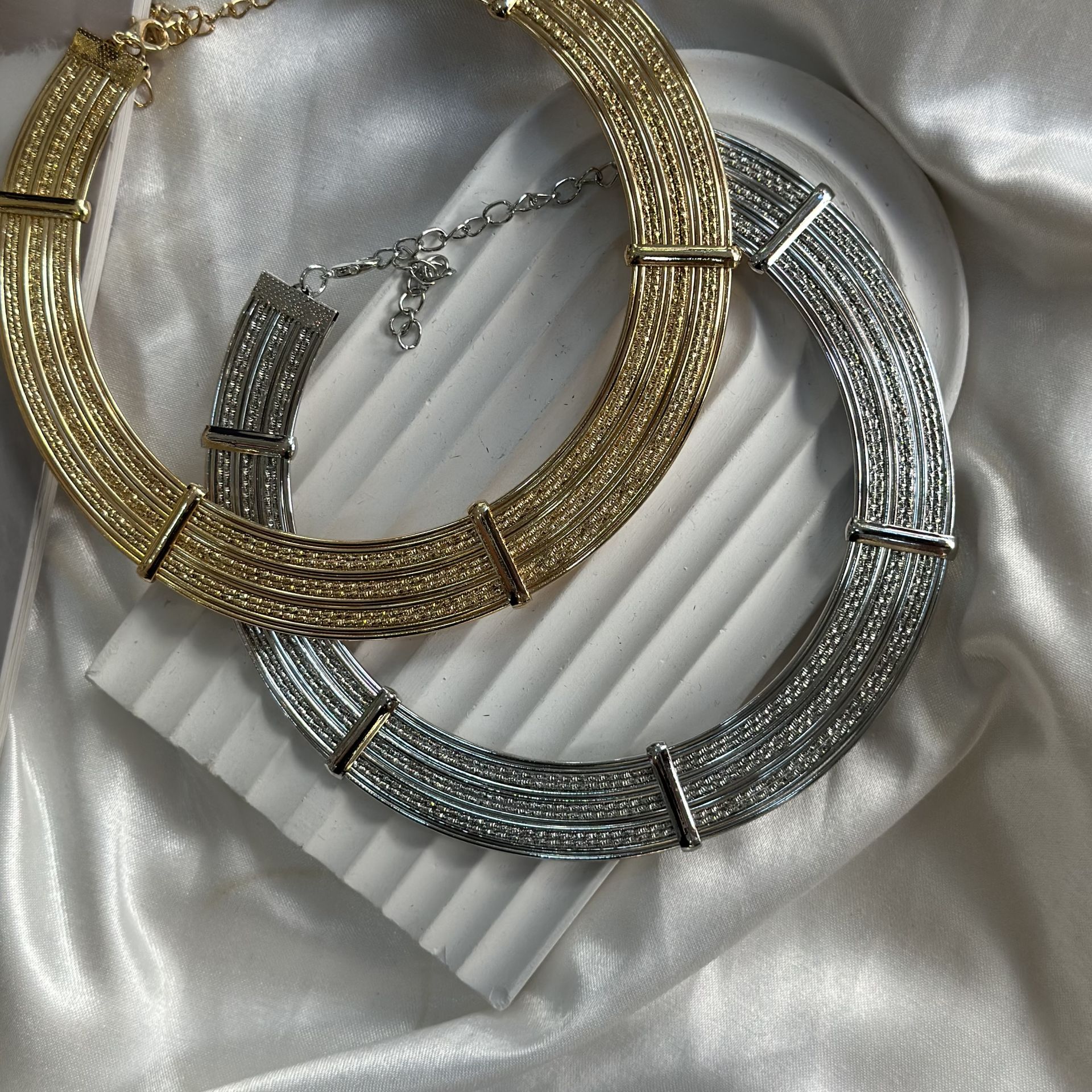 Yassı Çubuk Model Plaka Choker Kolye