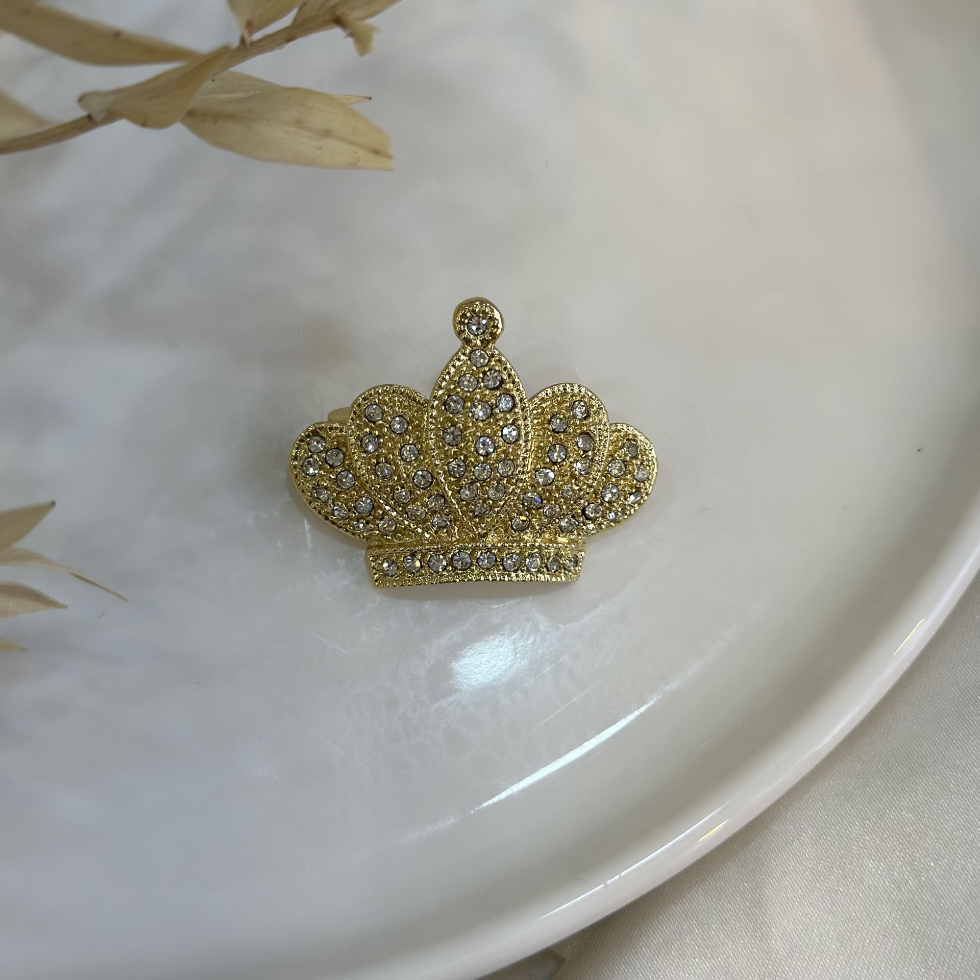 taşlı taç broş gold-siyah