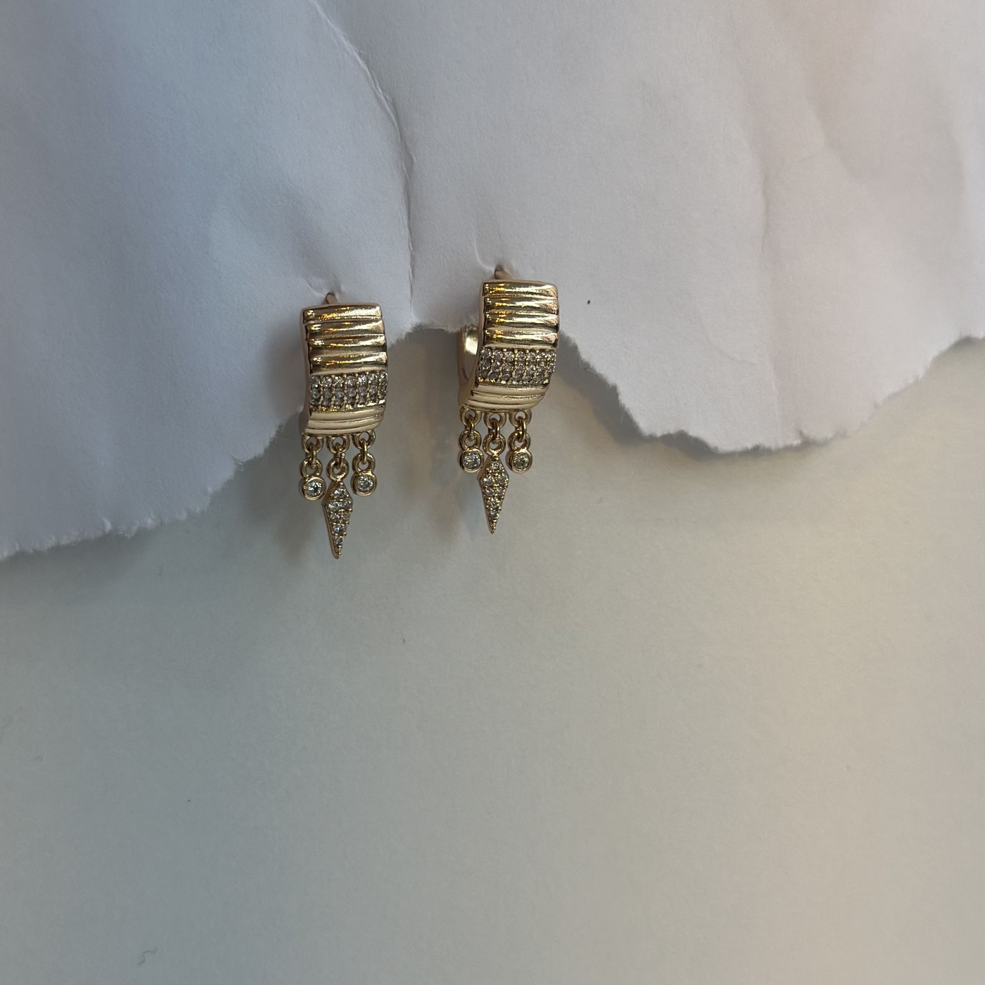 Zirkon Taşlı Sallantılı Gold Xuping Halka Küpe