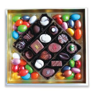 Yeni Yıl Temalı Karton Kutuda Spesiyal Çikolata ve Draje