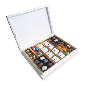 Büyük Karton Kutuda Logolu Çikolata, Draje ve Spesiyal Çikolata