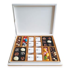 Büyük Karton Kutuda Logolu Çikolata, Draje ve Spesiyal Çikolata